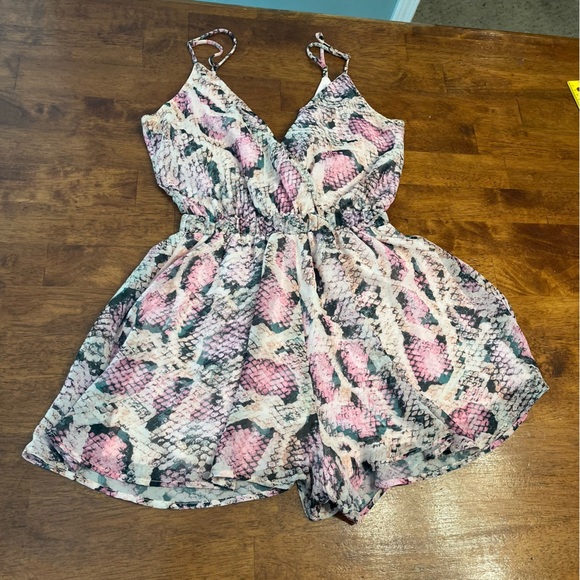 Show me your Mumu pink gray snake print romper size small - Picture 1 of 7